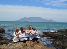 Gruppenfoto - Strand mit Tafelberg
