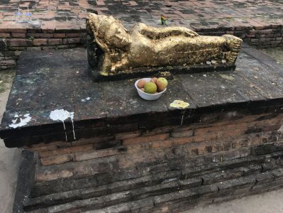 Ayutthaya Tagesausflug - liegender Buddha