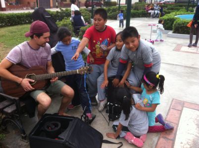 Konzert in Lima - unterwegs in Südamerika als Straßenmusiker