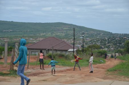 Spielende Kinder - Township