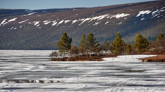 Eis auf dem Grövelsjön in Schweden