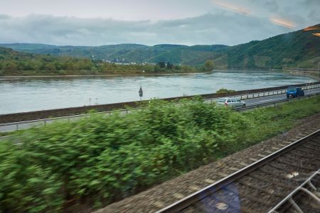 Radtour an der Donau - Bahnfahrt durch das Mittelrheintal bei schlechtem Wetter