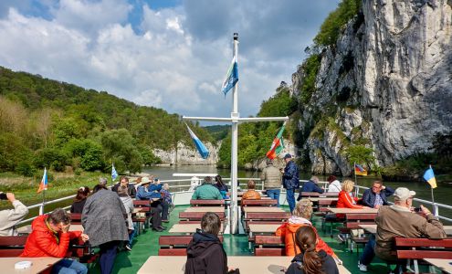 Radtour an der Donau - Schifffahrt im Donaudurchbruch
