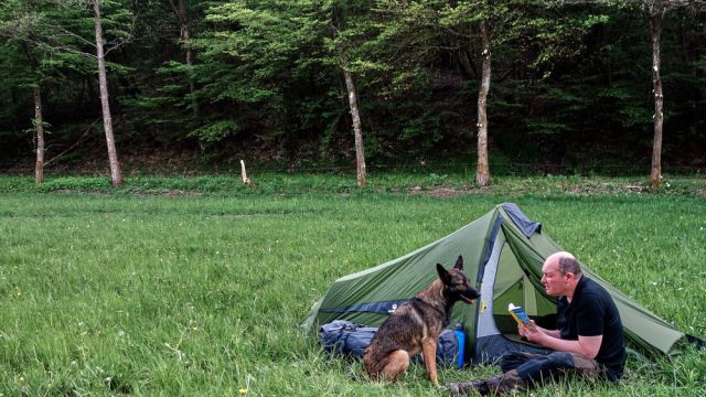 Wandern mit dem Ultraleichtzelt Trek Escape im Nationalpark Eifel